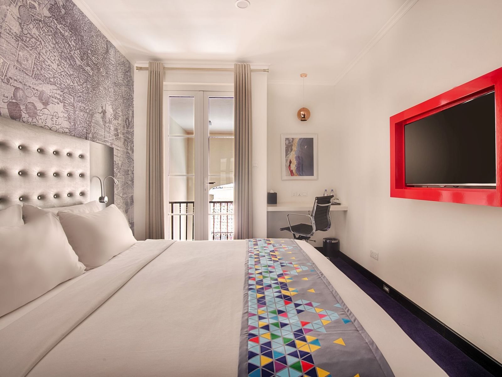 The Superior Queen Room at Fairway Colombo