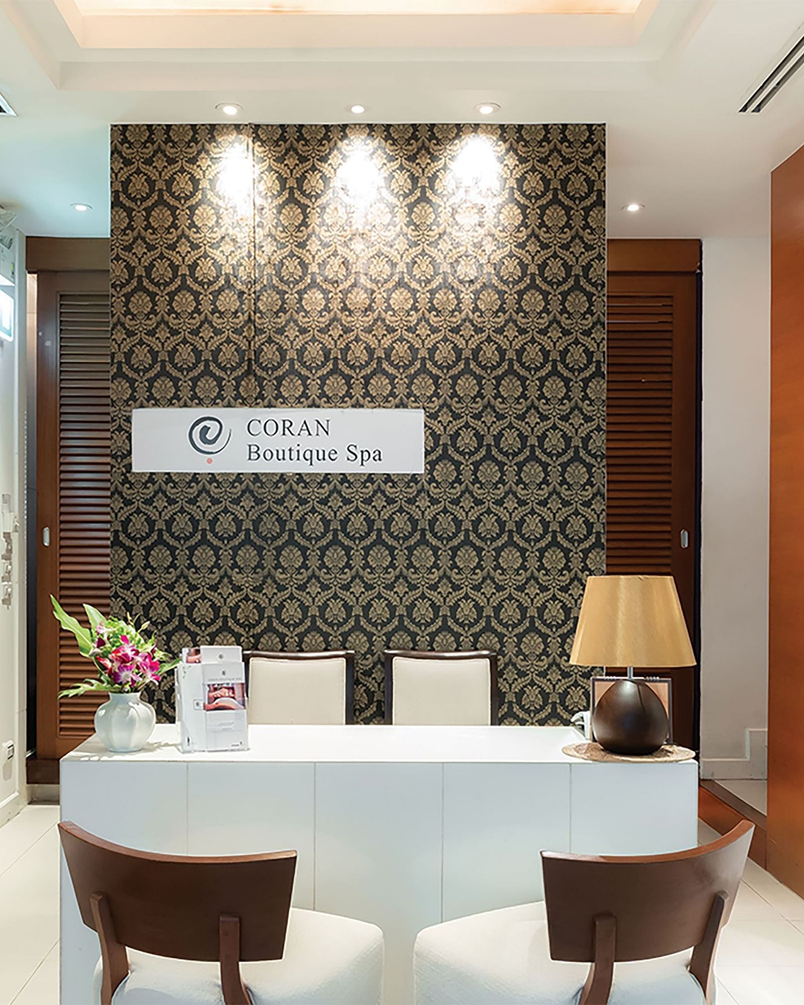 Overview of the reception at Coran Boutique Spa - Night Hotel Bangkok.