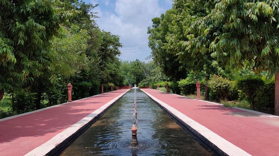 Hotel Exteriors - Mughal Fountains