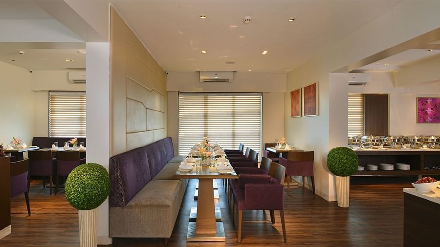 Tea Lounge at Residency Sarovar Portico Mumbai 1