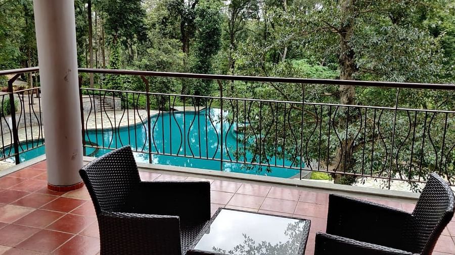 The Birchwood Retreat - view of deluxe room facing swimming pool