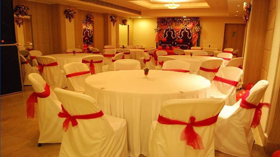Banquet Hall at Hotel Sarovar Portico Naraina New Delhi 4