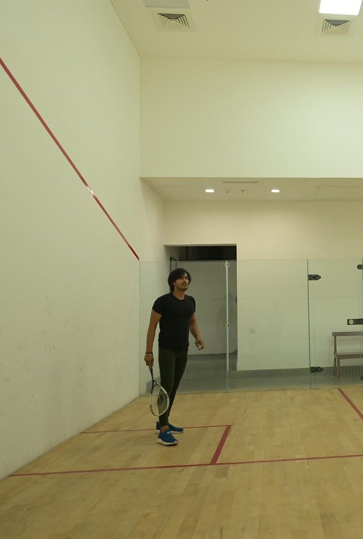 Two people playing squash at Singalila Club