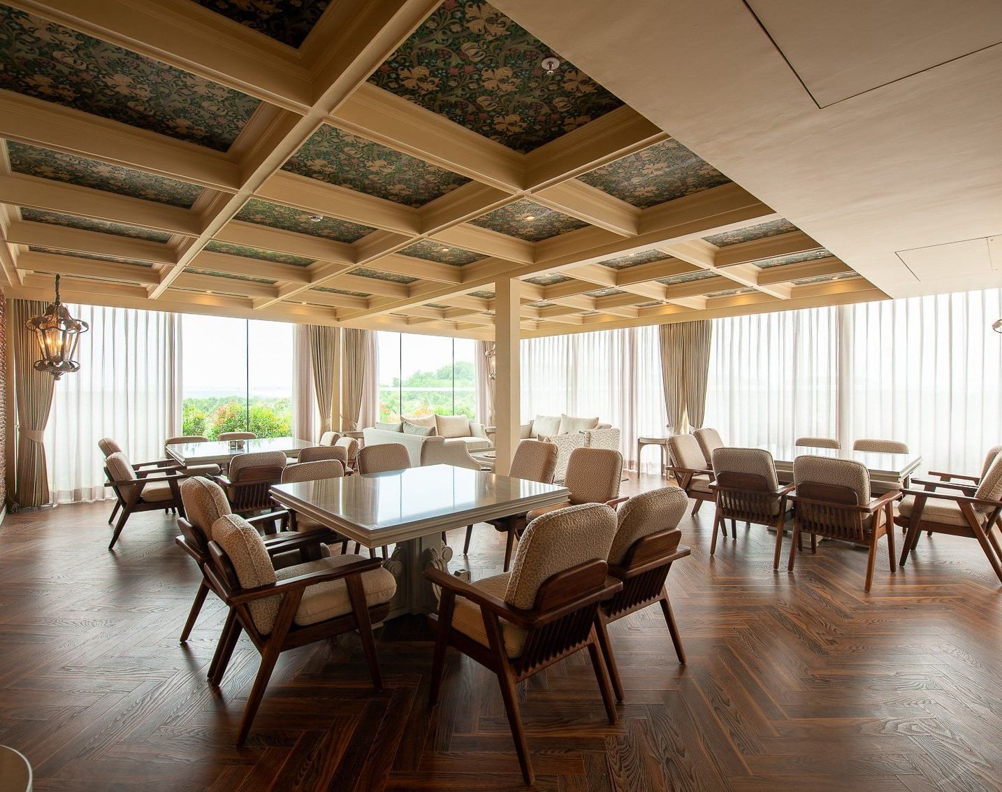 Executive-Lounge-001