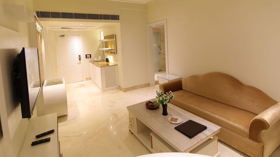 The living area at the Junior Suite - Theme Royal 1 - Udman Hotel Haridwar