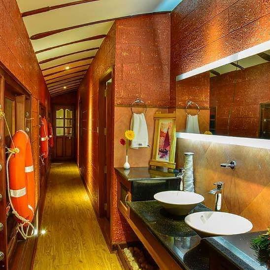 4, Houseboats in Alleppey, luxury houseboats in Alleppey, premium houseboats in Alleppey, backwater cruise in Kerala, luxury houseboats in Alleppey, houseboat cruise in Alleppey, best houseboats in Kerala