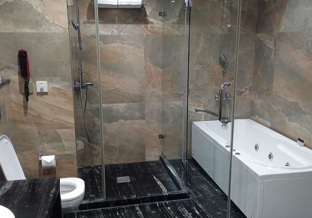Q S Washroom