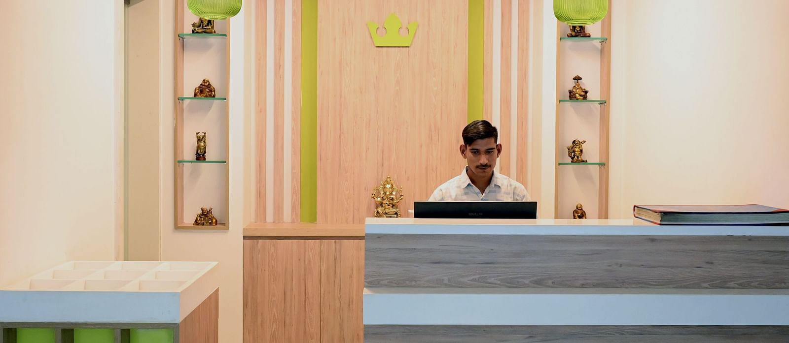 Picture featuring the Reception of the Hotel Le ROI Express, Karol Bagh 