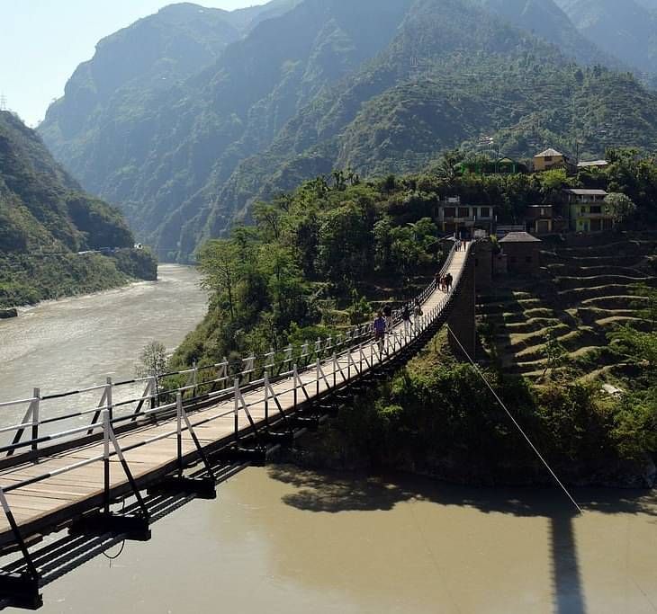 Image of Kullu Manali with a bridge connecting to a valley