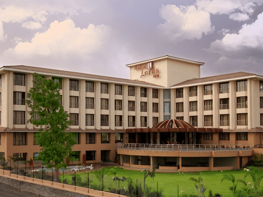 aakar lords inn saputara