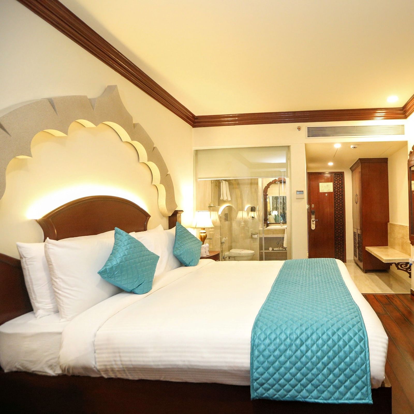 deluxe room at comfort inn sapphire, jaipur