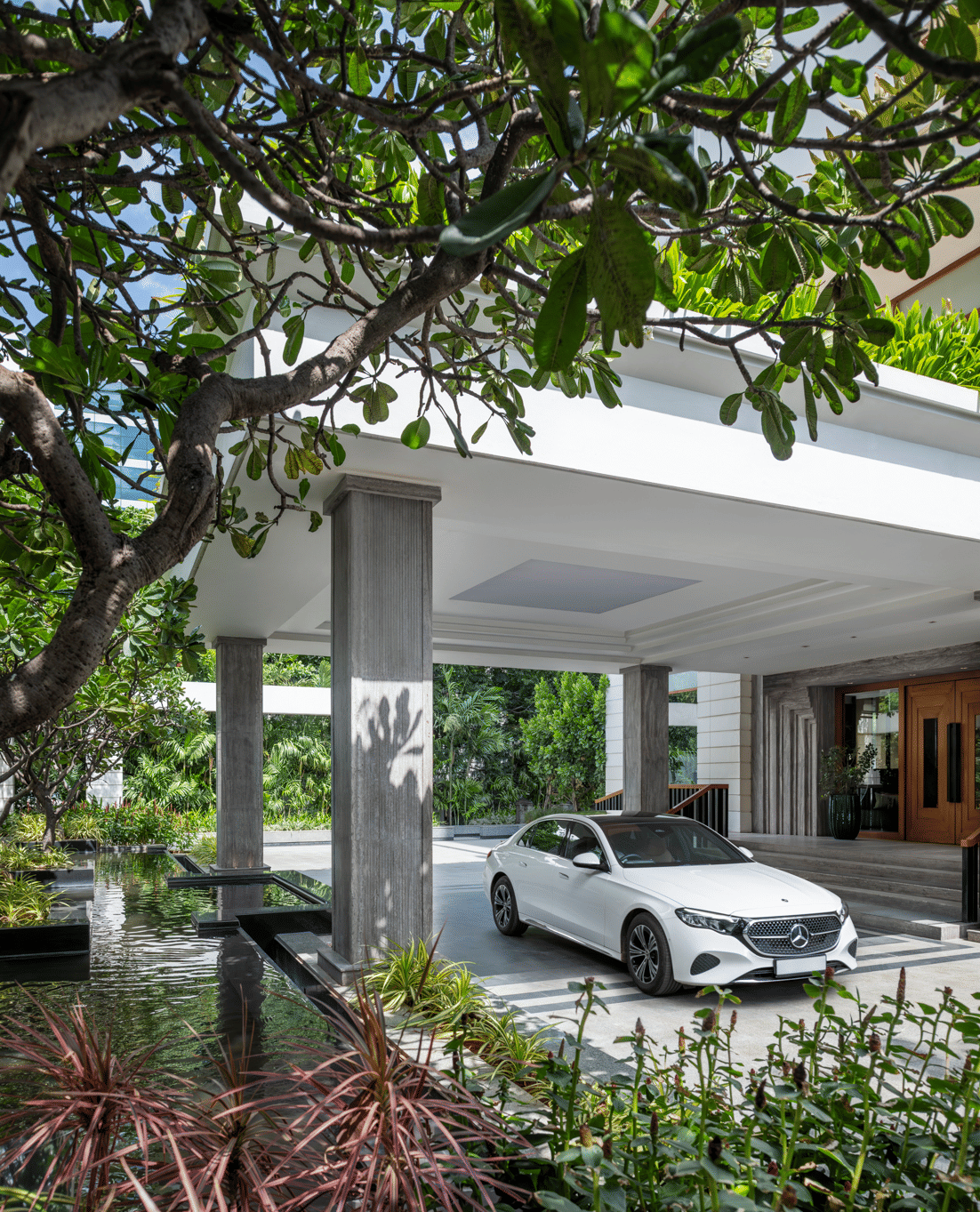 Entrance 1 - With Car