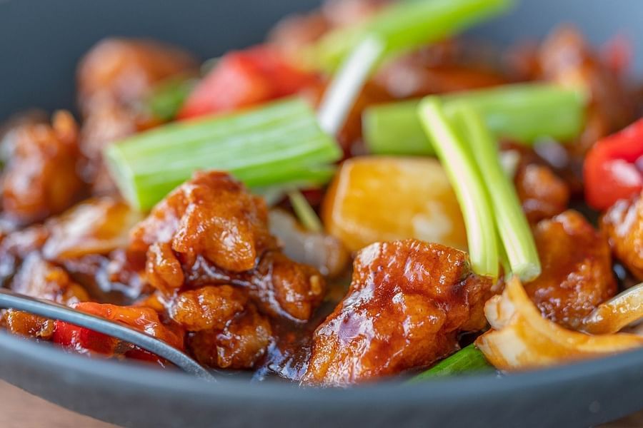 alt-text chili-chicken-5471407 1920