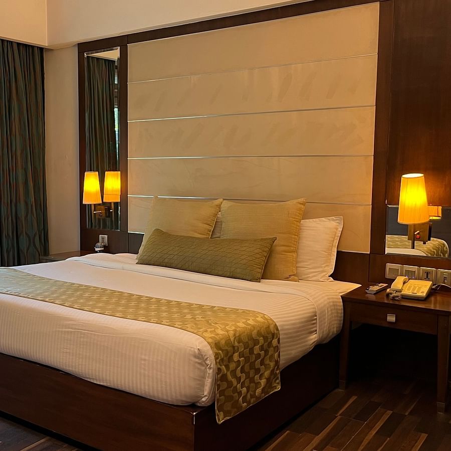 cosy bedroom with luxurious interior and aesthetic lighting where the bed is placed next to floor-to-ceiling window and wooden floor - yuhi mansion Suite Room7