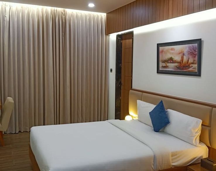 Executive room with double bed and modern amenities at TGI Felicity, Bangalore