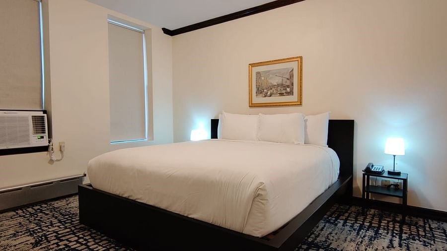 Gold, 1 King Bed