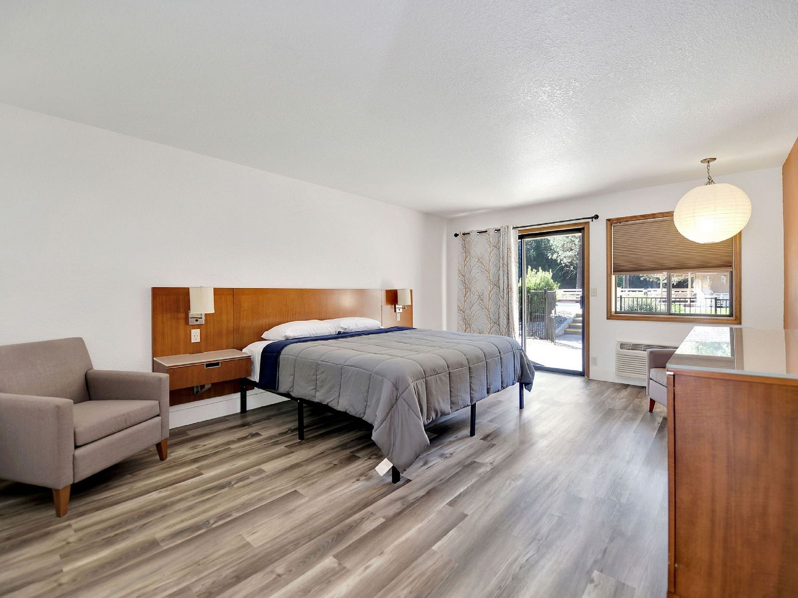 A view of a room at Amador Hotel with a double bed.
