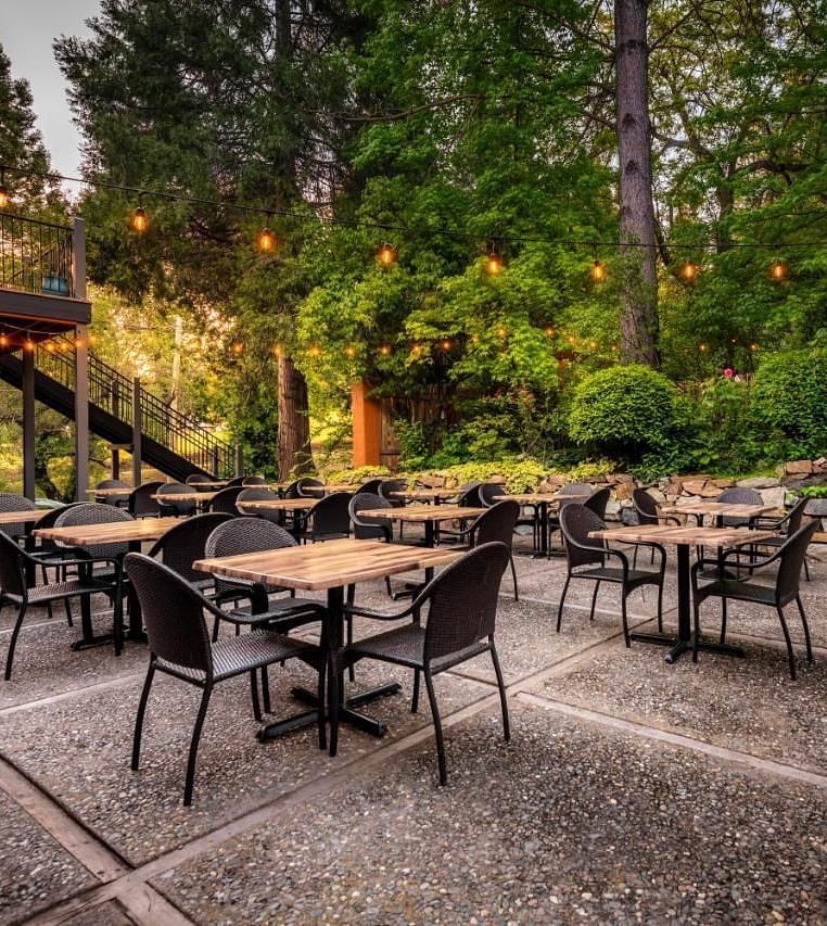 Outdoor dining arrangement in the backyard of The Groveland Hotel.