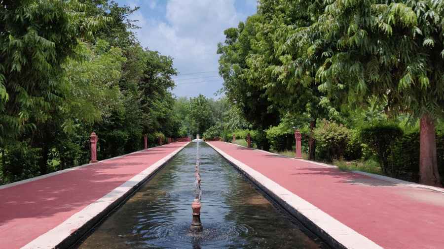 Hotel Exteriors - Mughal Fountains
