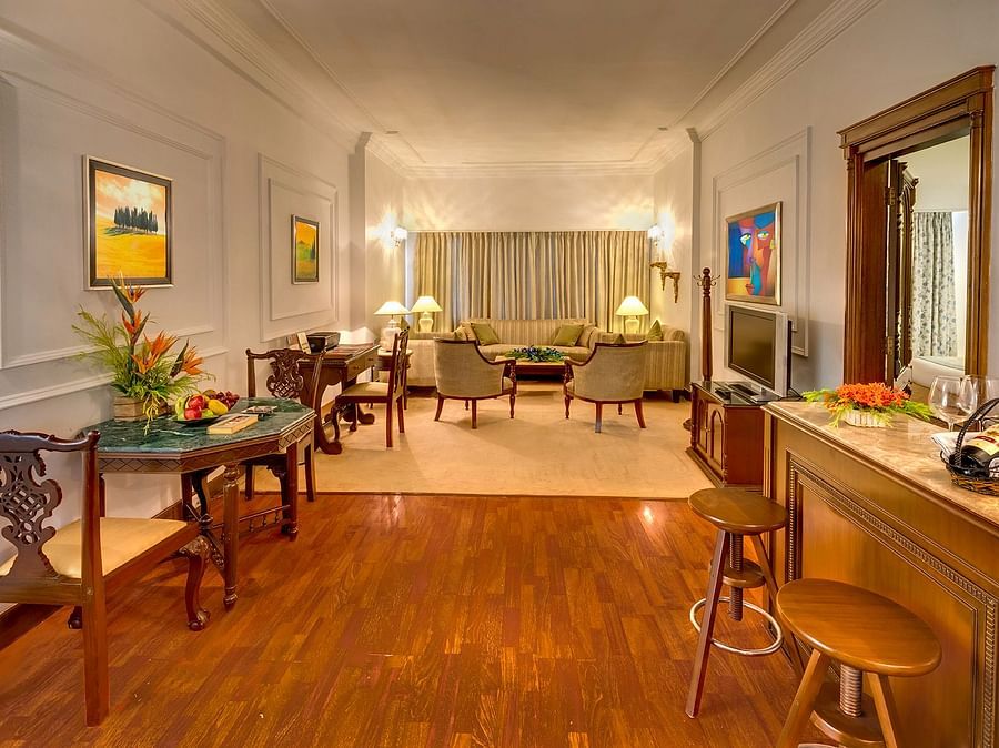 1 HHI SUITE LIVING ROOM