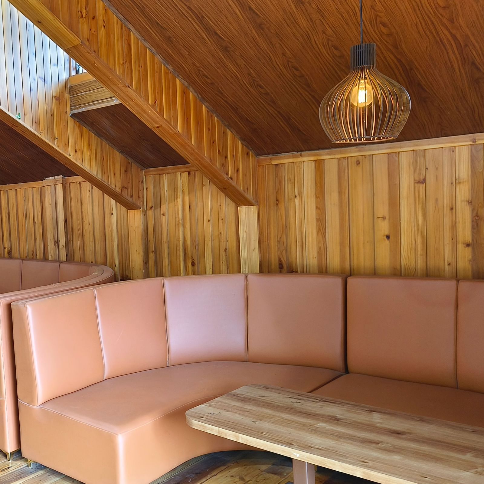 dining space at sumi stays