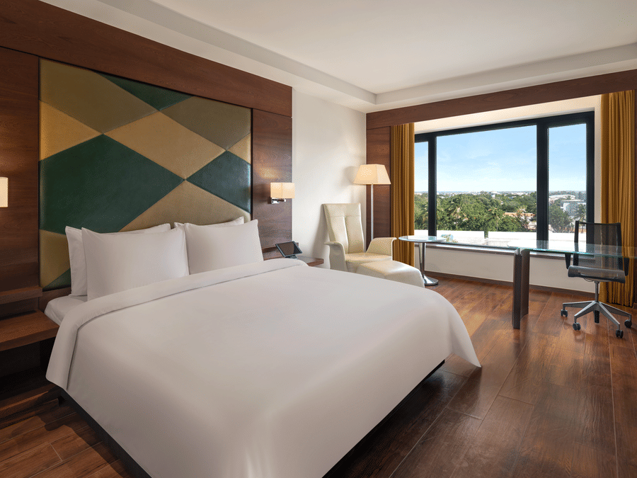 Executive Deluxe Room - King Bedroom (in-out)