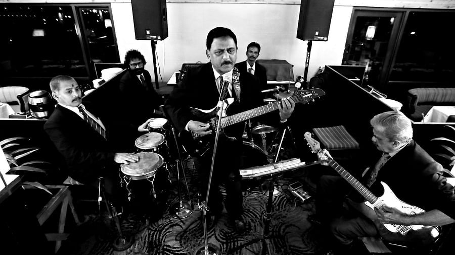 live music performance at Horizon restaurant in Vizag