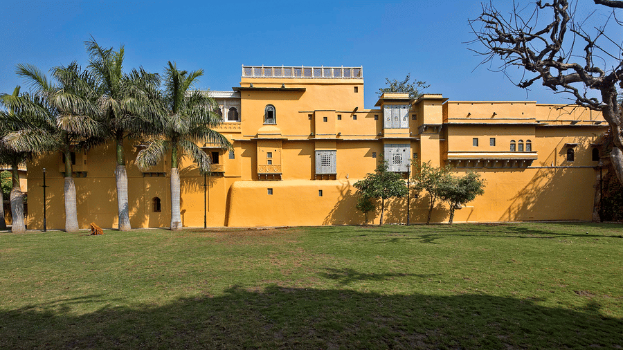 gogunda-palace-meetings-events-neem-garden-05