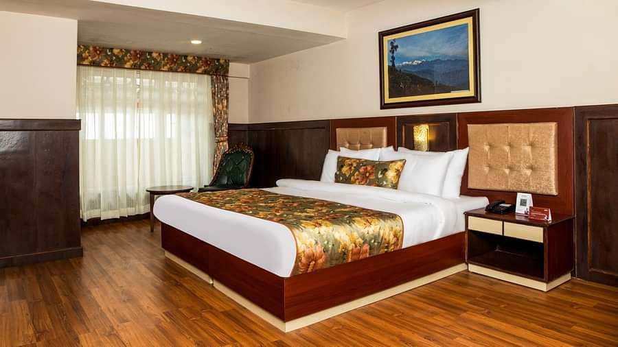 A bed in a room | Summit Oakden Resort & Spa, Mall Road