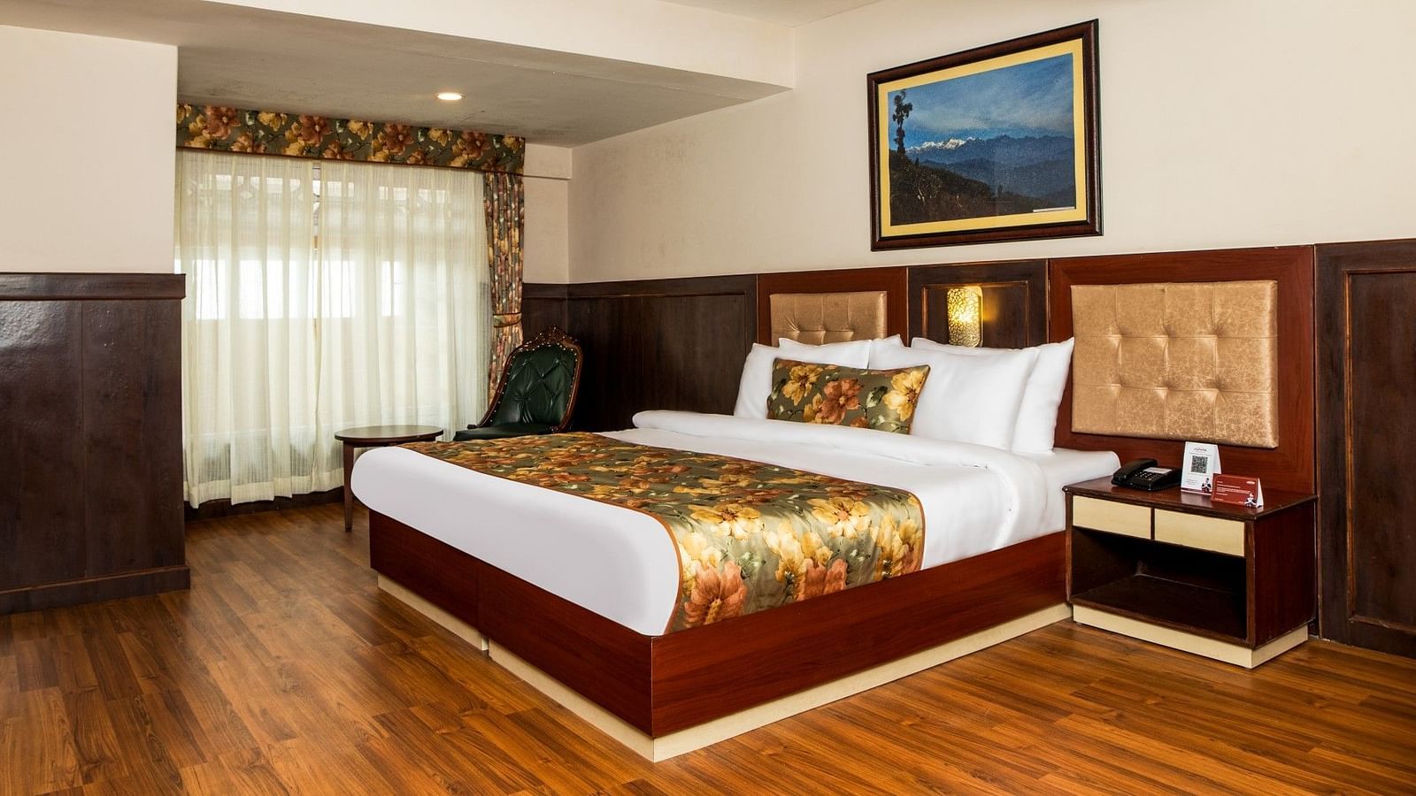 A bed in a room | Summit Oakden Resort & Spa, Mall Road