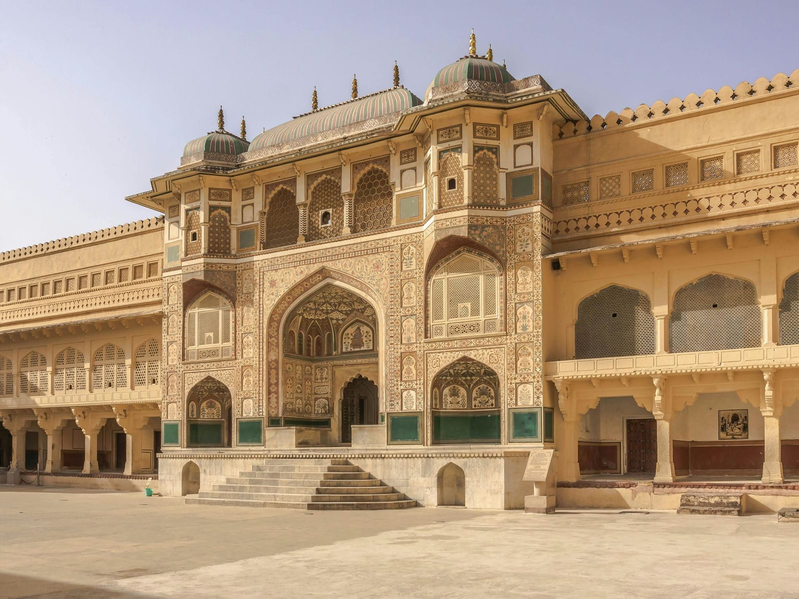 Front view of the grand entrance of Amber Palace, Jaipur, Rajasthan, showcasing its intricate Rajput-Mughal architecture and sandstone facade.