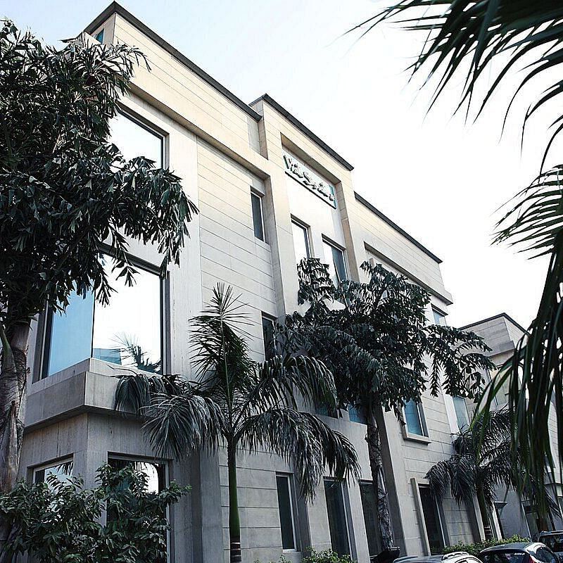 Facade of Inde Signature