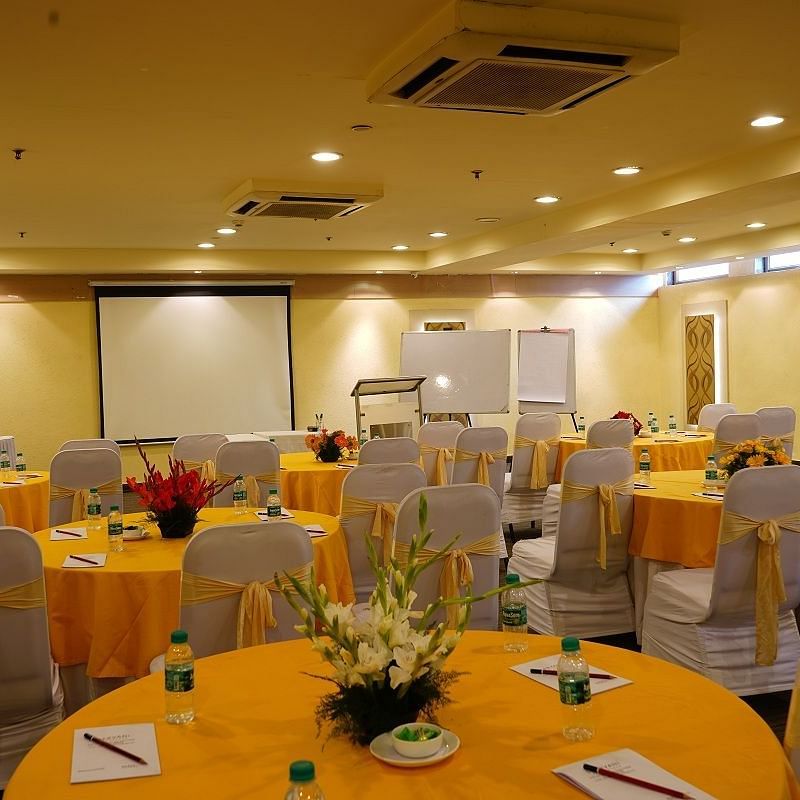 Cluster seating arrangement at our banquet at Shervani Nehru Place, New Delhi