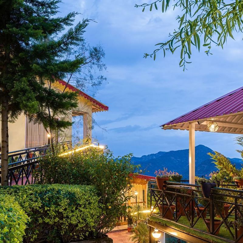 A picturesque exterior view ofZENQ MAPLE RESORT CHAIL with a majestic mountain view in the background