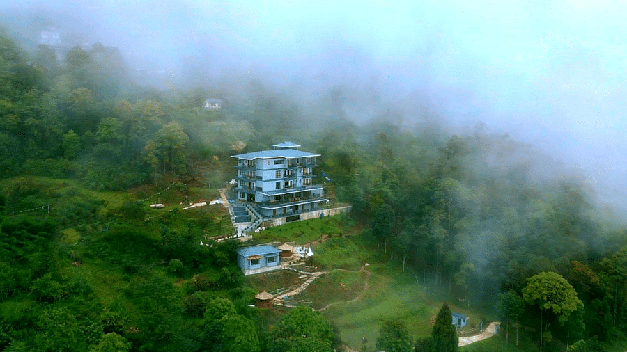 Summit Enigma, Lamahatta