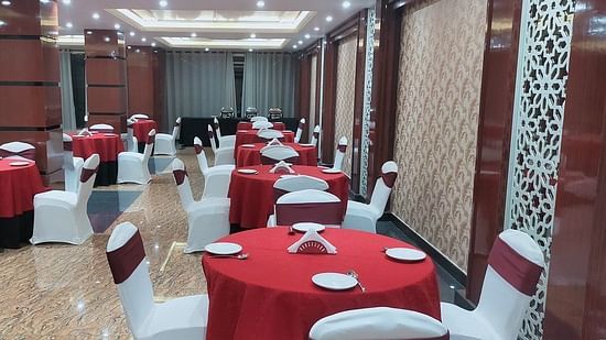Seating arrangement in a hall