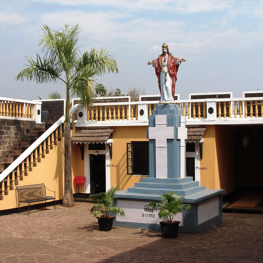 overview of Fort Terekhol with a jesus statue in the middle