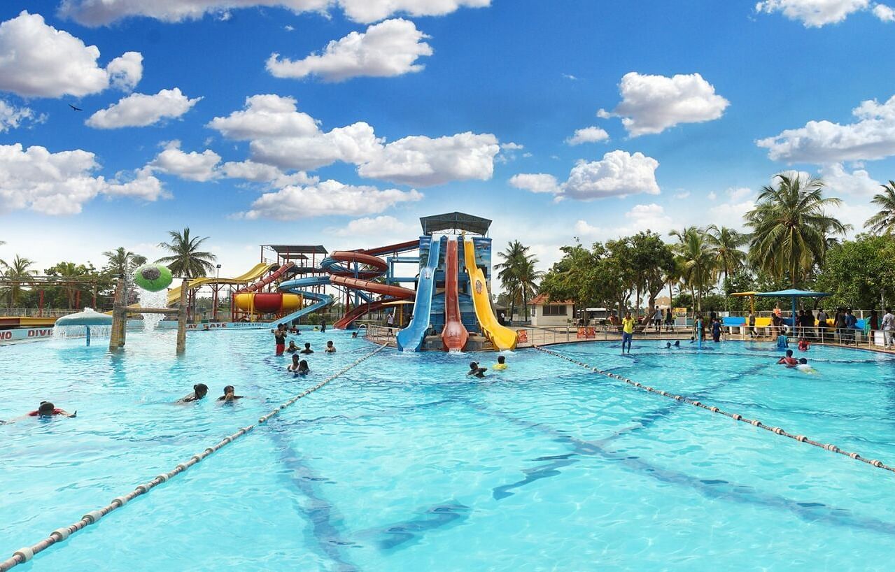 water park at MGM Dizzee World featuring rides