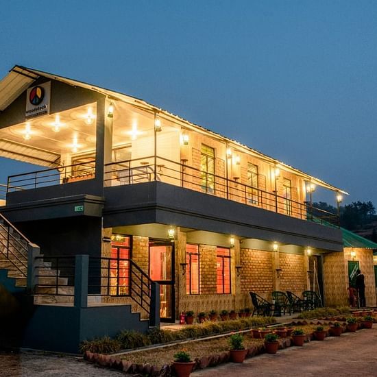 exterior facade of Woodstock cafe 1 1