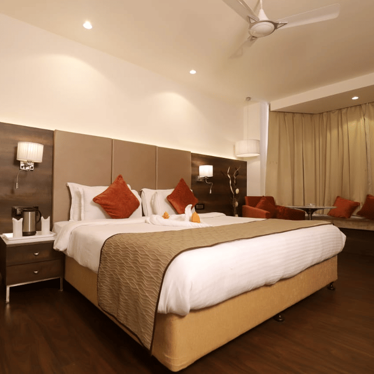A double bed with a lamp on the side table - 5 Flowers Ananta Elite, Kota