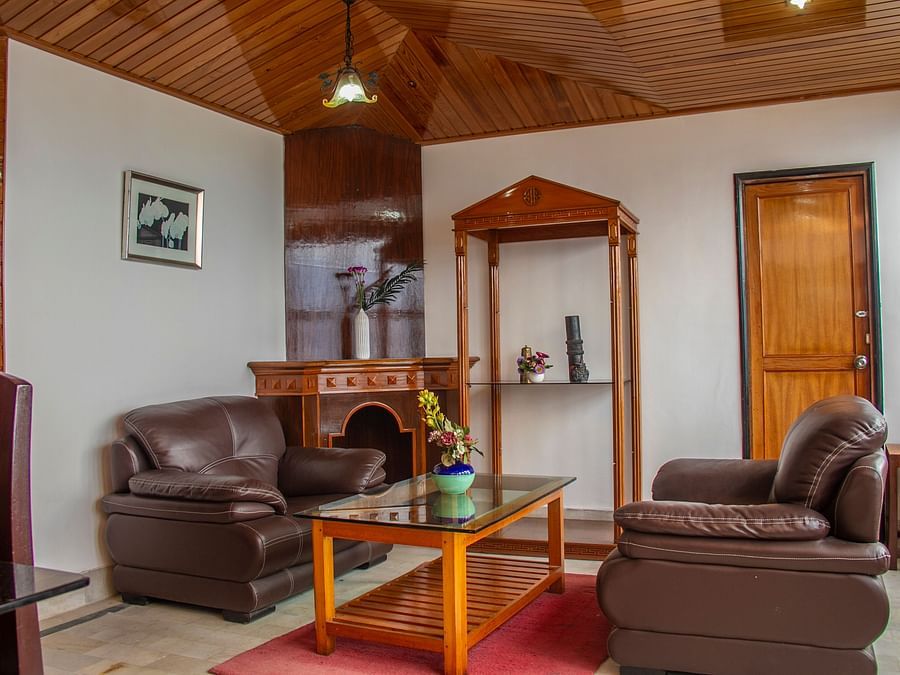 Hill CLUB ROOM Lounge area 1