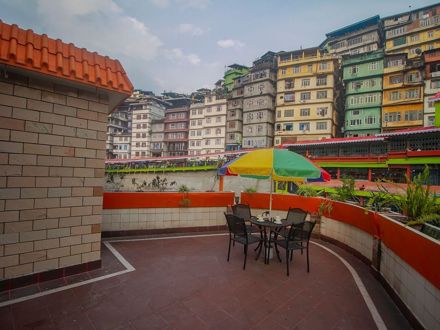 Hill CLUB ROOM Terrace