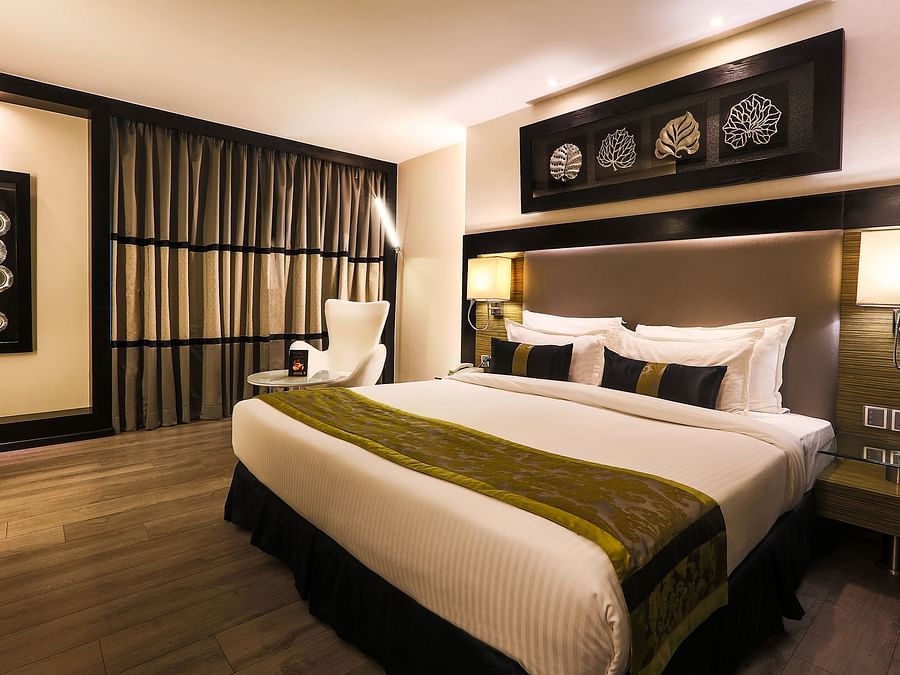 The Empresa Boutique Hotel - the king size bed offered by the Deluxe Room in Andheri