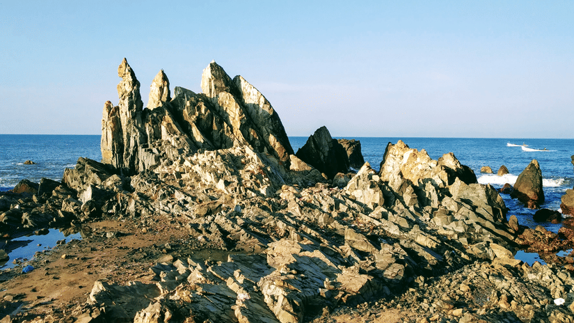 an image of the rocks on the seashore