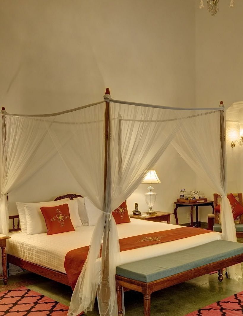 Heritage Suite with a  double bed at Saraca Hotel, Lucknow