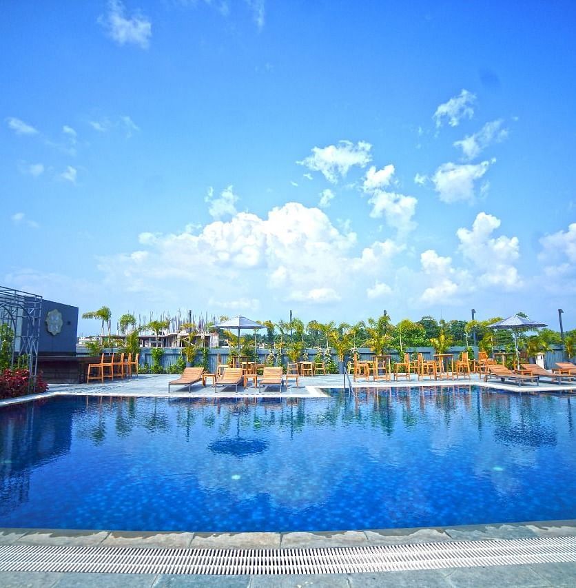 The outdoor swimming pool at Singalila Club with lounging chair setup beside it