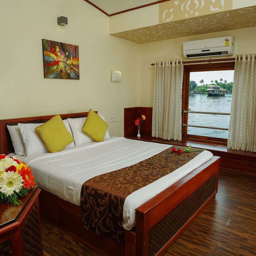 Houseboats in Alleppey, luxury houseboats in Alleppey, premium houseboats in Alleppey, backwater cruise in Kerala, luxury houseboats in Alleppey, houseboat cruise in Alleppey, best houseboats in Kerala