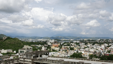 City view of Jaipur with the hills under the cloudy sky.