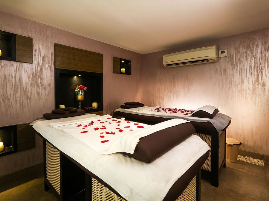 The Empresa Boutique Hotel - spa beds decorated with rose petals at the spa in Andheri 1