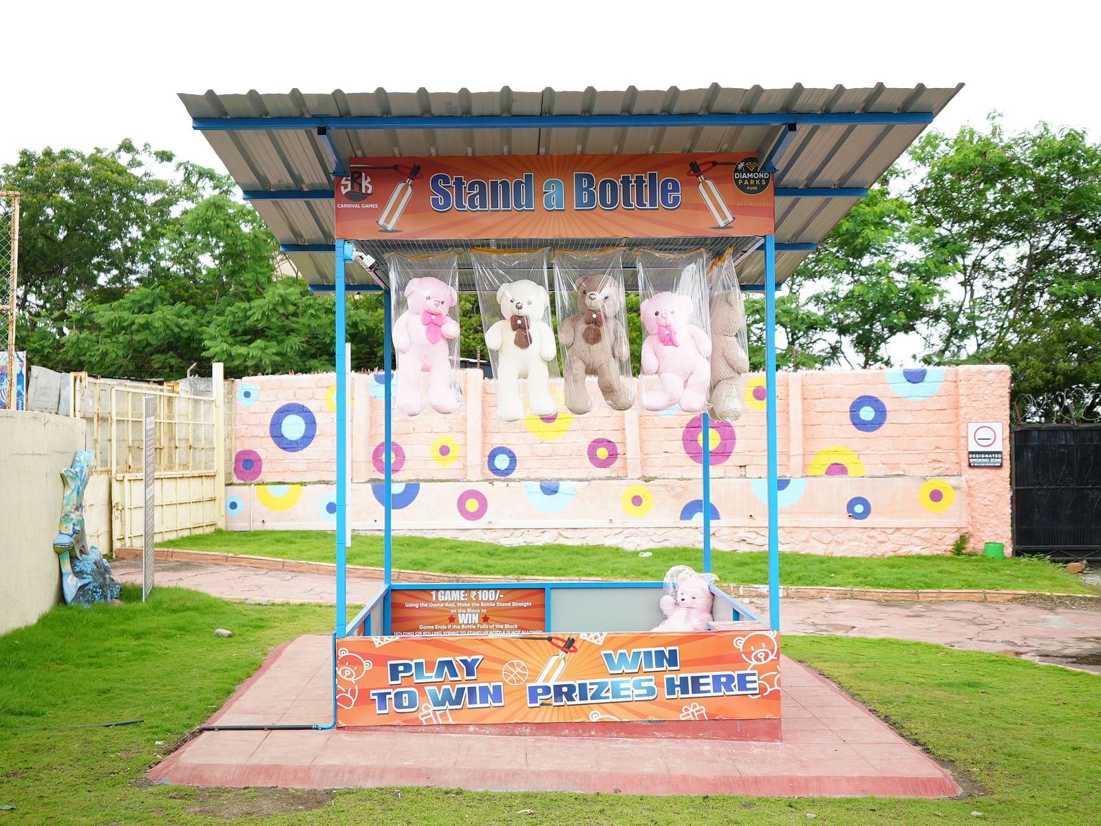 A box where teddy bears are hanged which can be obtained by winning games  | Diamond Parks, Pune